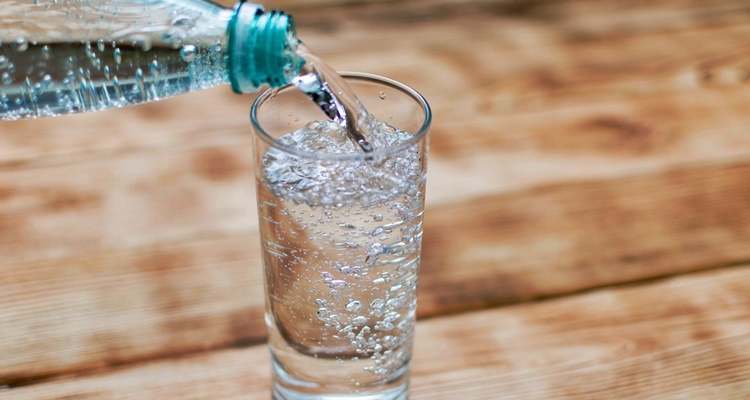 Sparkling Water: Good or Bad? Here Are Some Facts About This