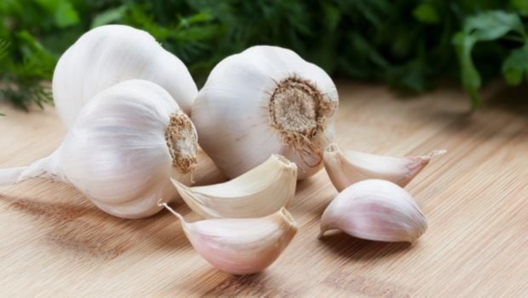 does-garlic-trigger-acid-reflux-here-s-what-you-need-to-know